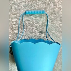 NWT SPRITZ BLUE RUBBER EASTER BASKET